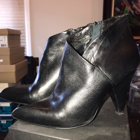 Size 6 Barneys New York black booties - Picture 1 of 5
